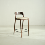 Hoker Koral - drewno orzechowe, skóra beżowa