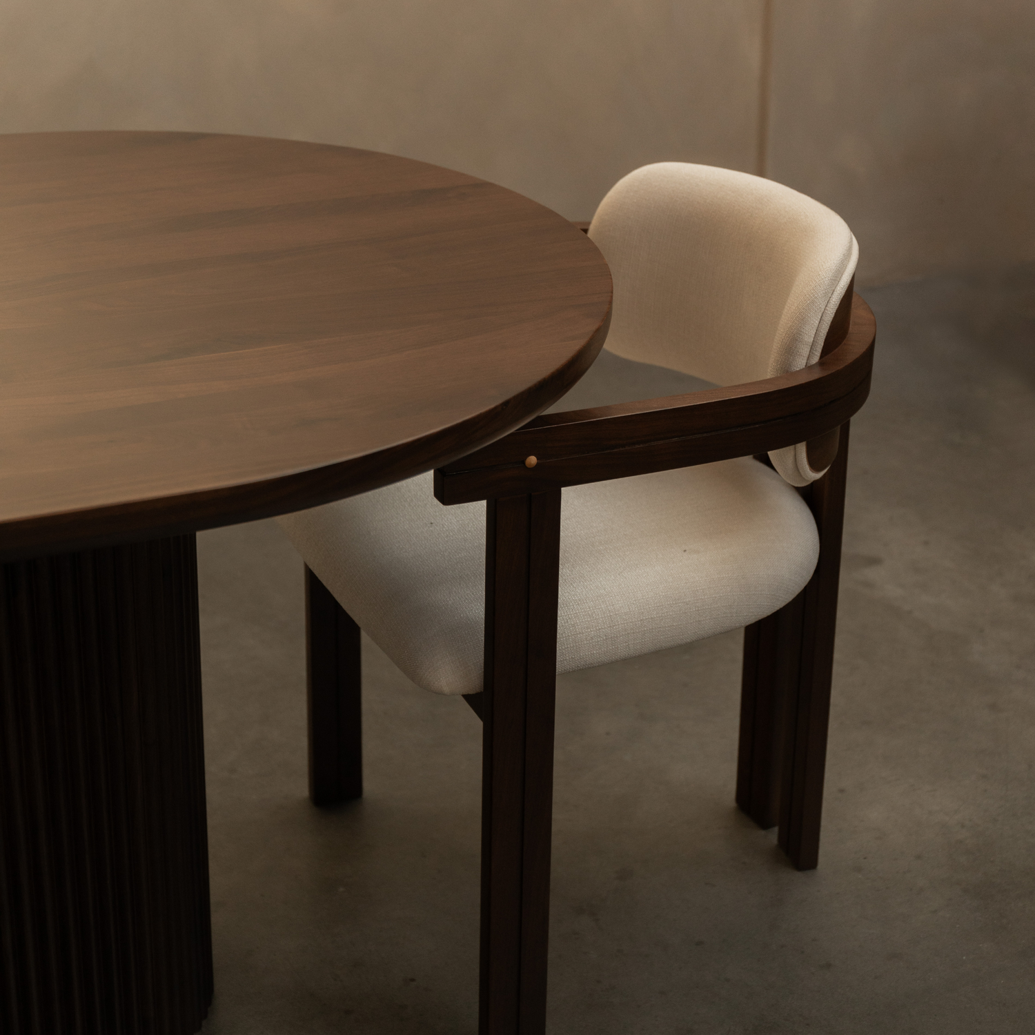 Drewniane krzesło do jadalni Kira