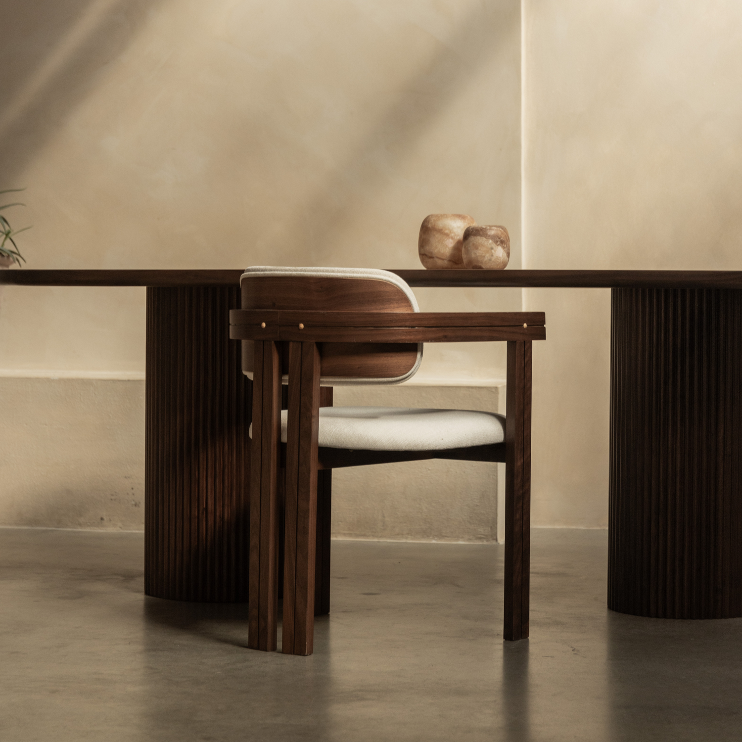 Drewniane krzesło do jadalni Kira