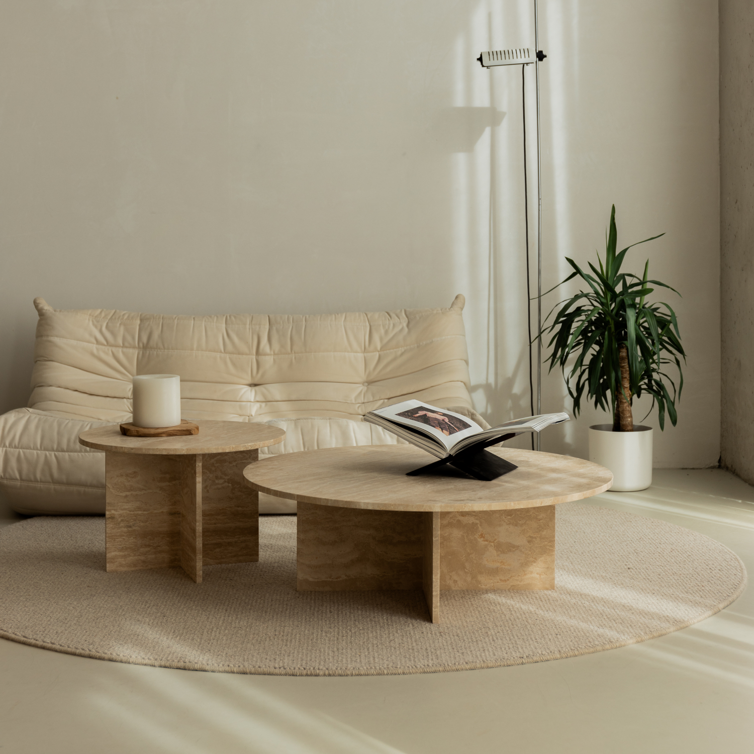 Okrągły zestaw stolików kawowych Paris - trawertyn